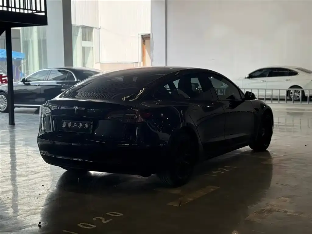 Tesla Model 3 — фото 7