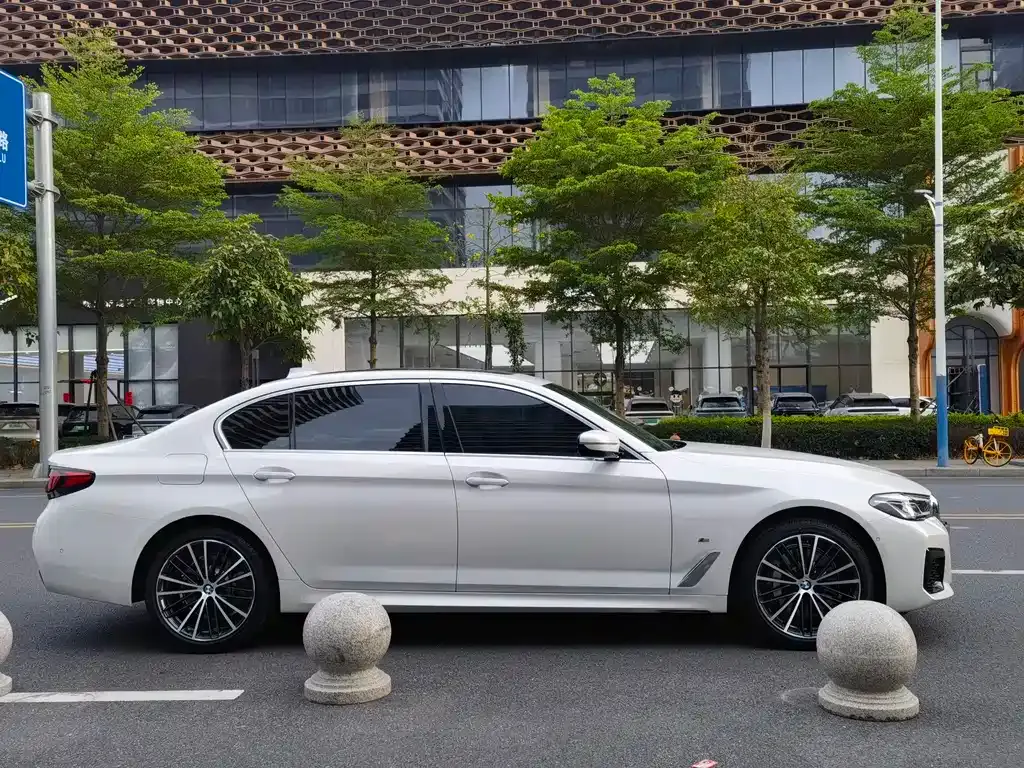 BMW 5 Series — фото 10