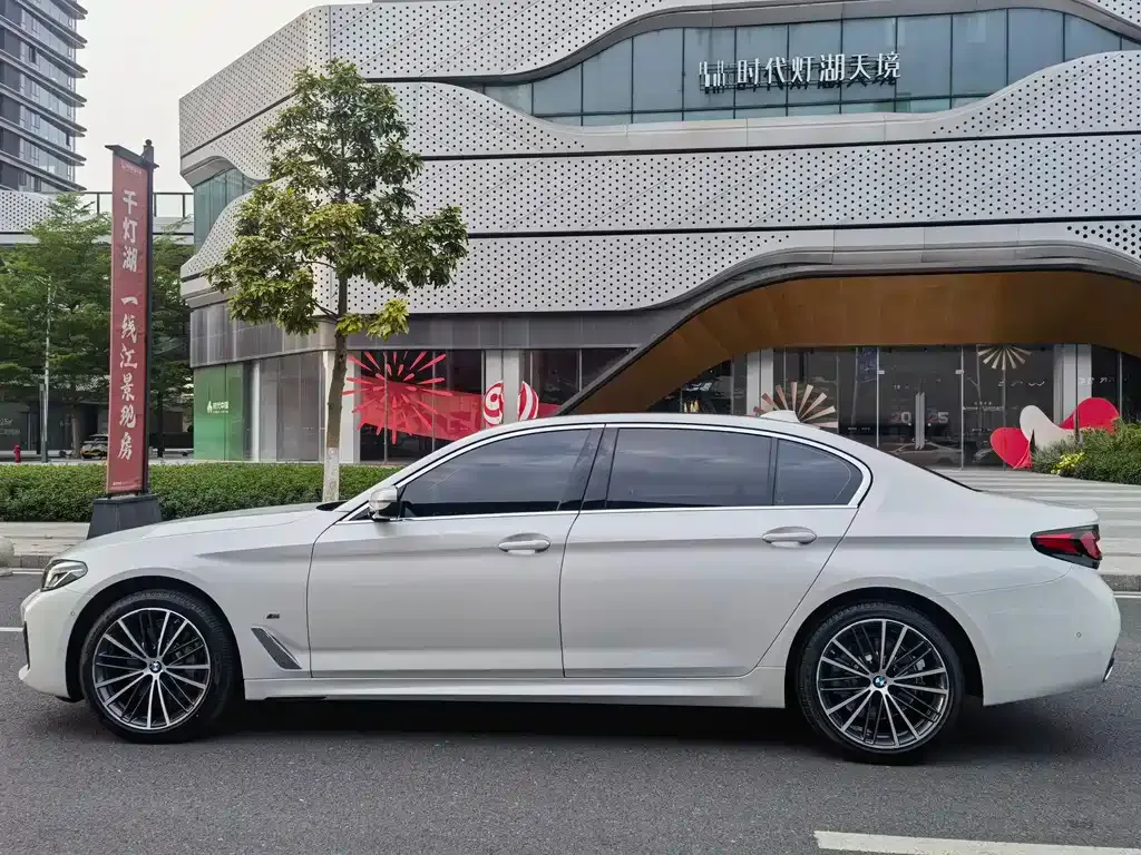 BMW 5 Series — фото 9