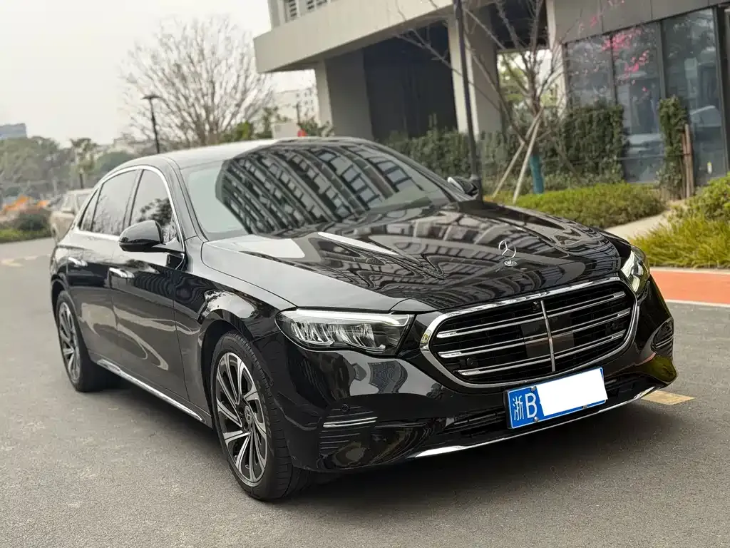 Mercedes-Benz E-Class — фото 10