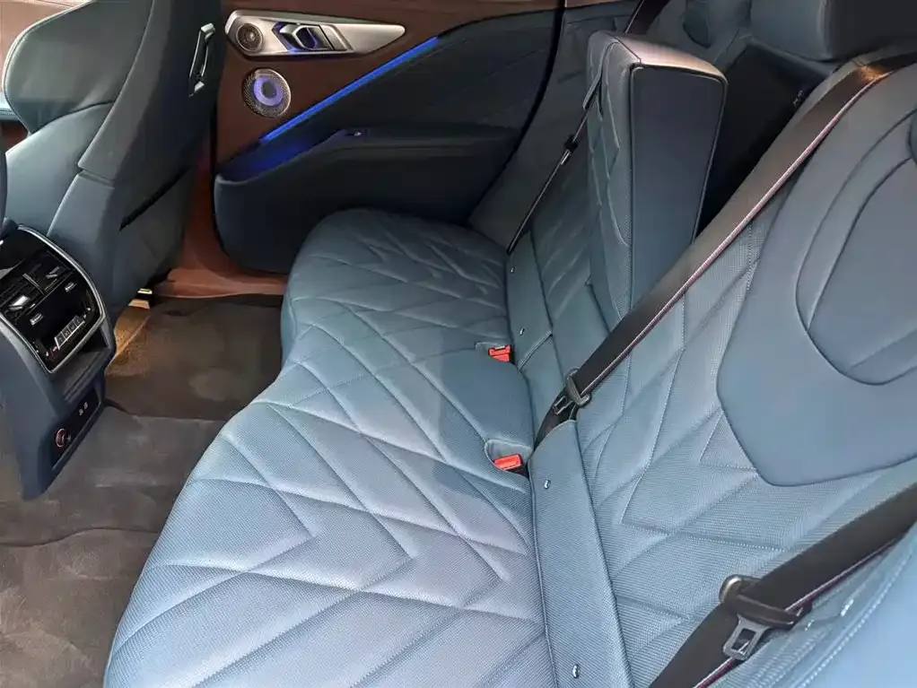 BMW XM — фото 8