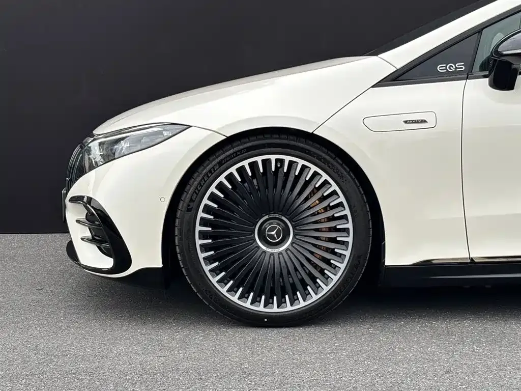 Mercedes-Benz EQS AMG — фото 10