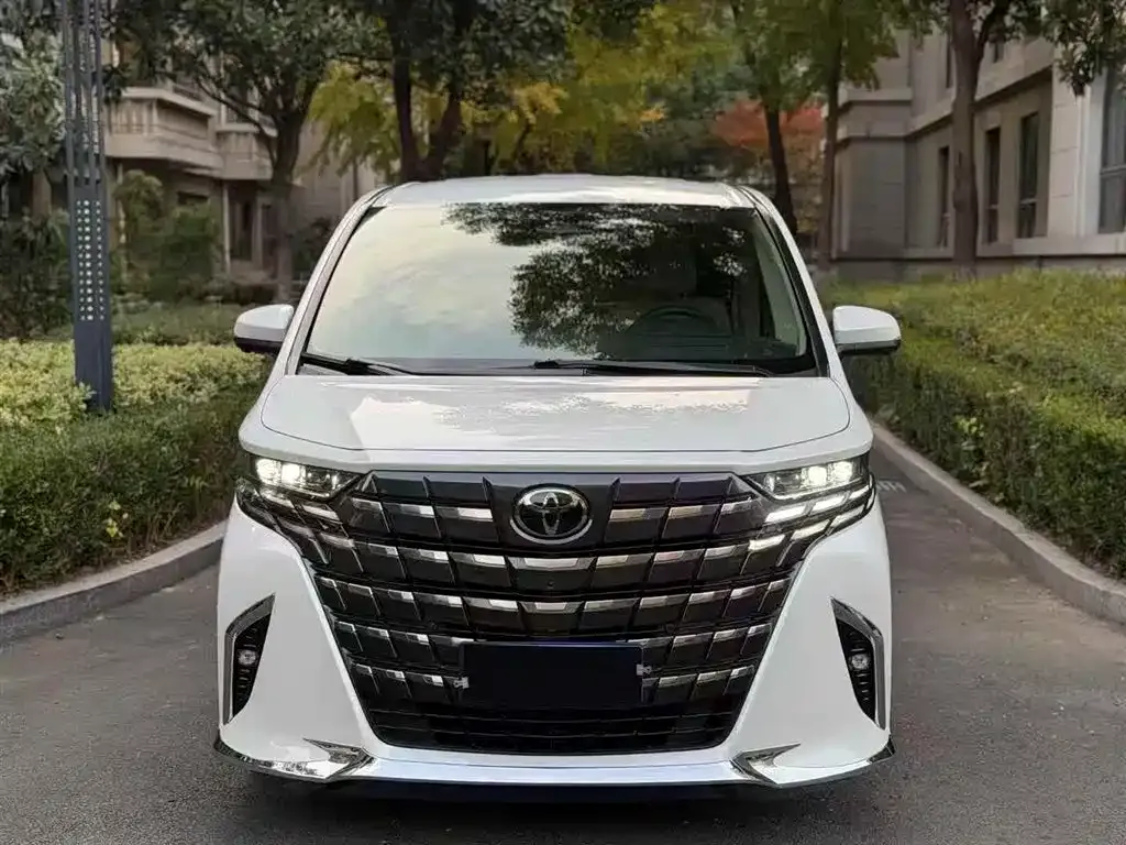 Toyota Alphard — фото 5