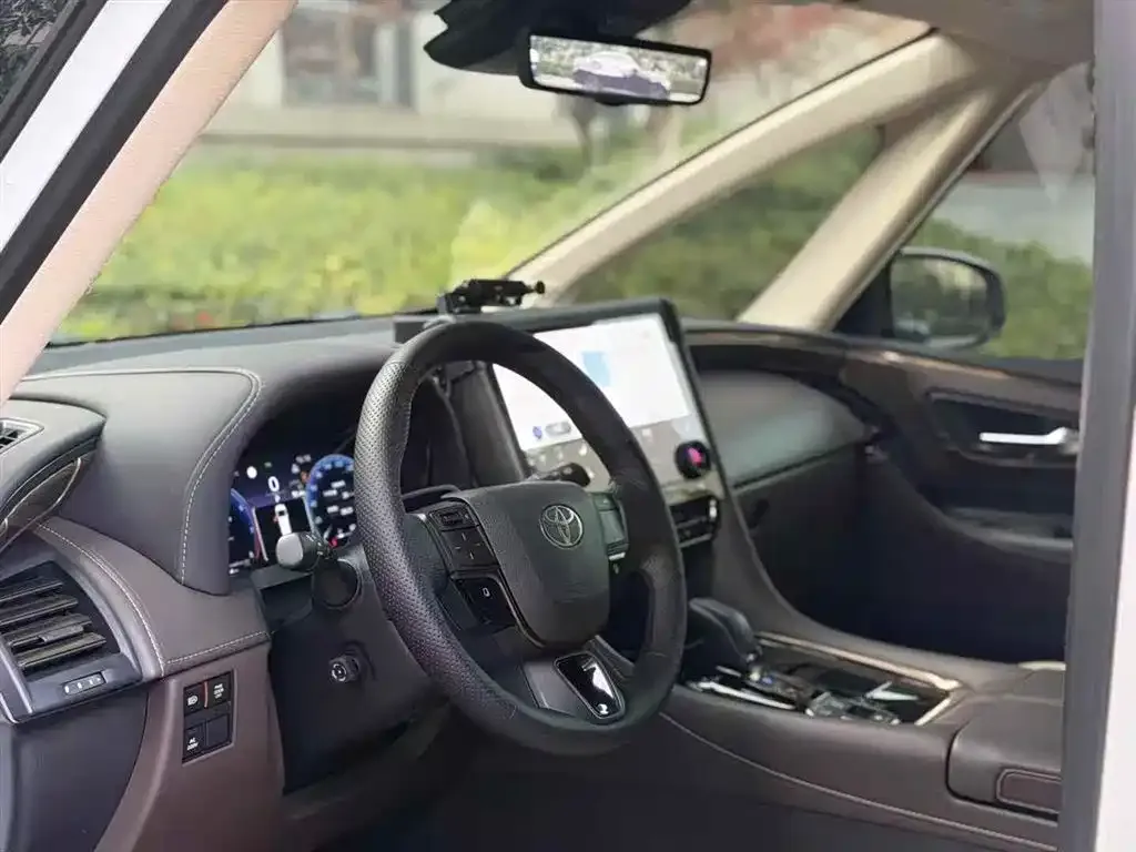 Toyota Alphard — фото 4