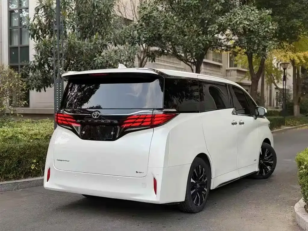 Toyota Alphard — фото 8