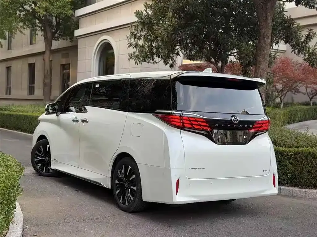 Toyota Alphard — фото 6