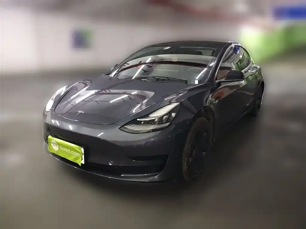 Tesla Model 3 — фото 1