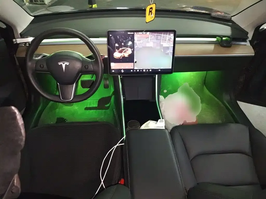 Tesla Model 3 — фото 10