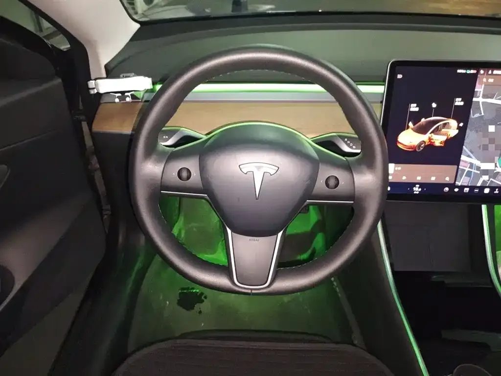 Tesla Model 3 — фото 2