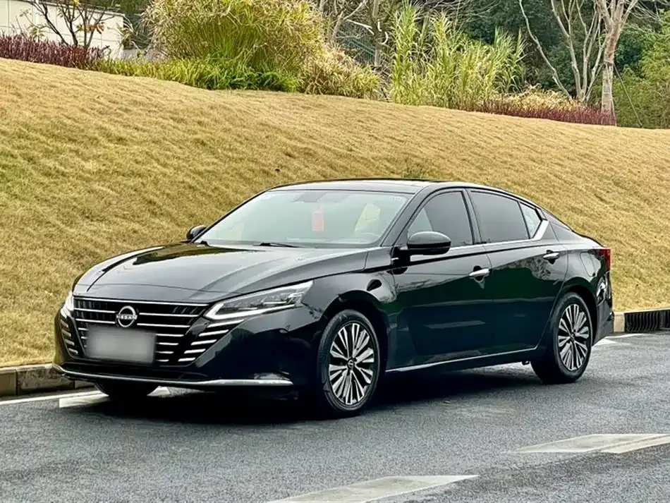 Nissan Teana — фото 1