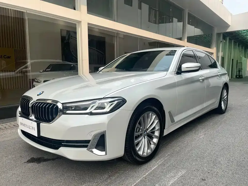 BMW 5 Series — фото 1