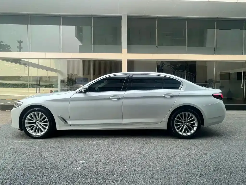 BMW 5 Series — фото 6