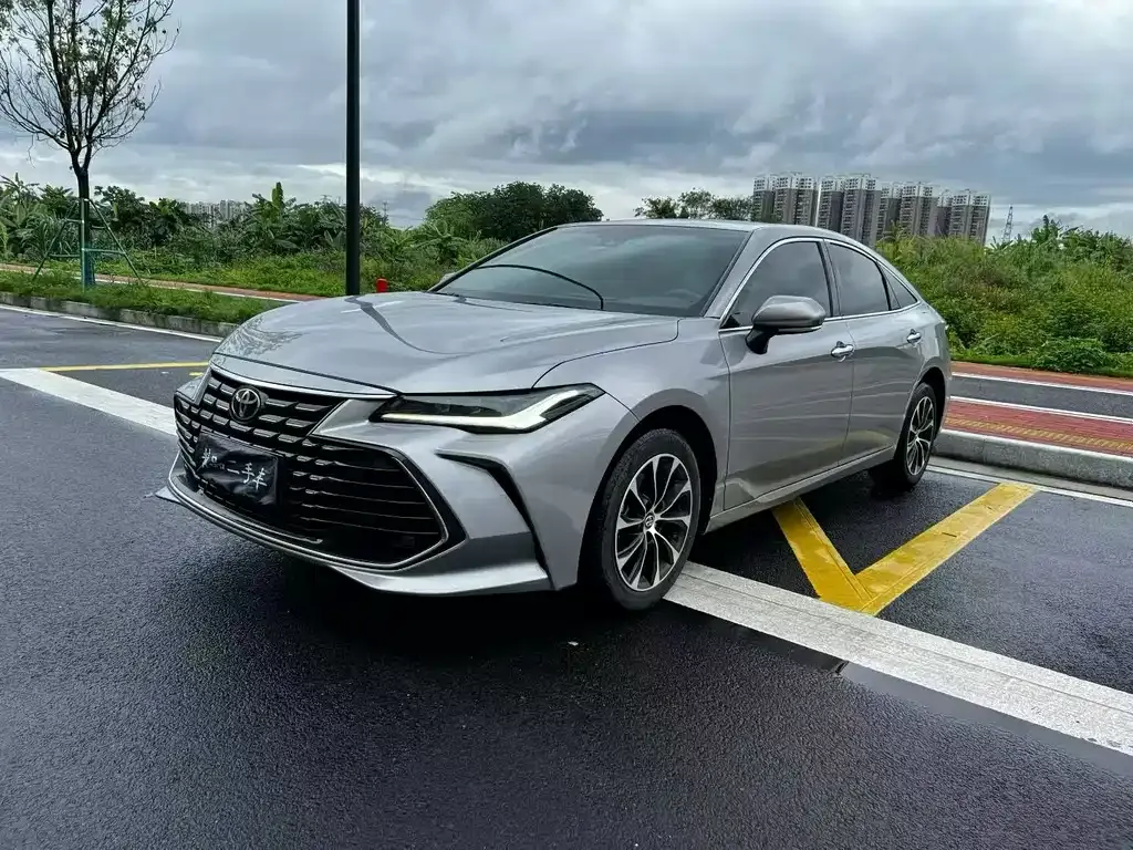 Toyota Avalon — фото 1