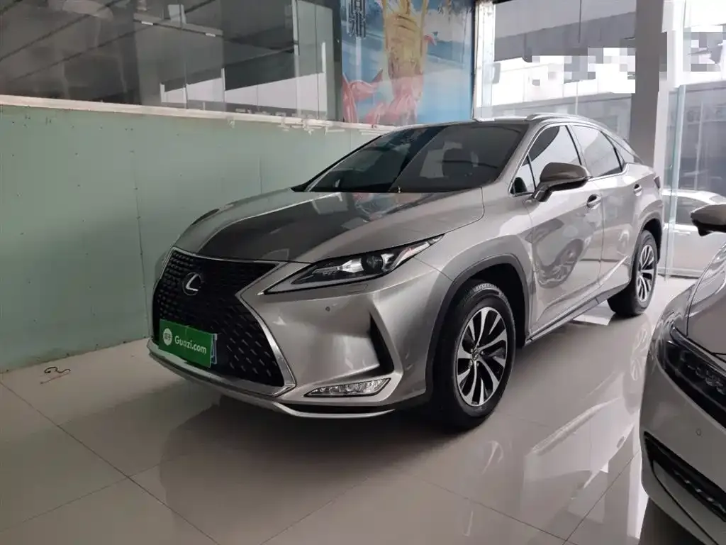 Lexus RX — фото 1