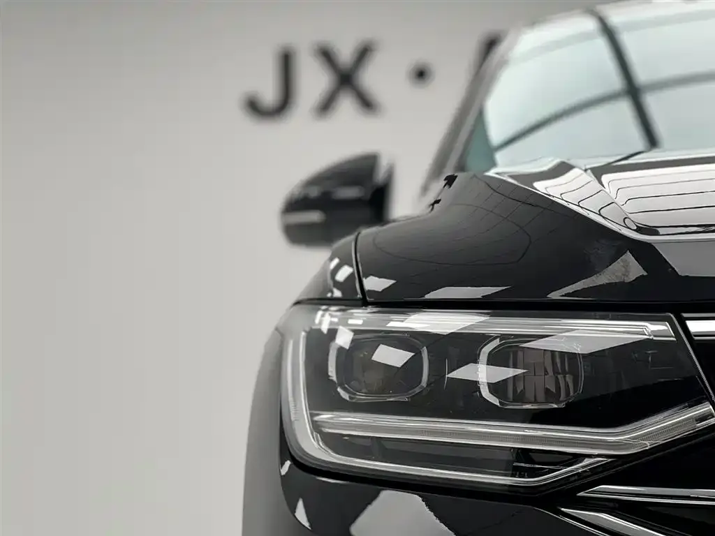 Volkswagen Tiguan L — фото 2