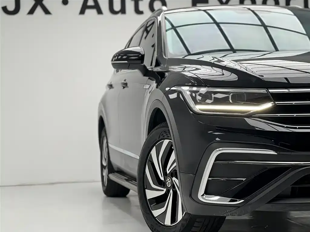 Volkswagen Tiguan L — фото 5