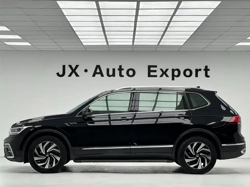 Volkswagen Tiguan L — фото 9