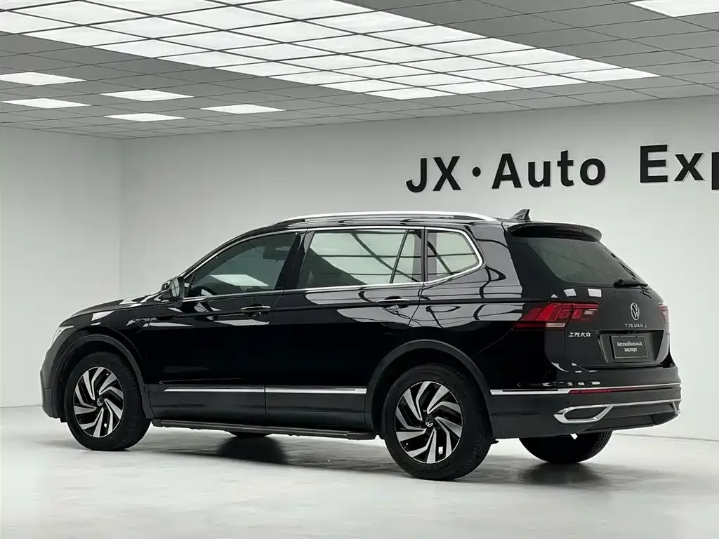 Volkswagen Tiguan L — фото 10
