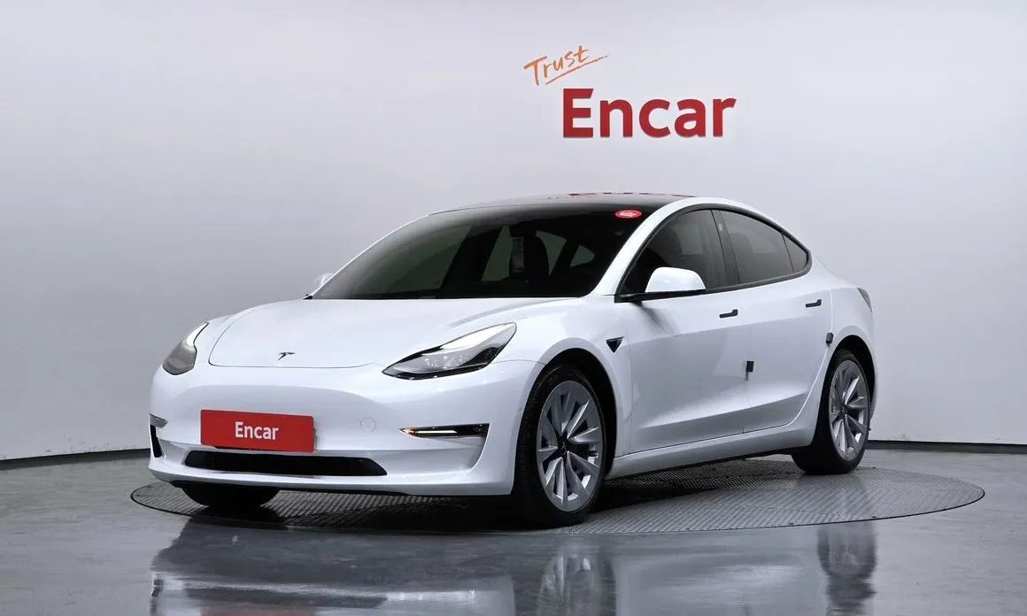 Tesla Model 3 — фото 1