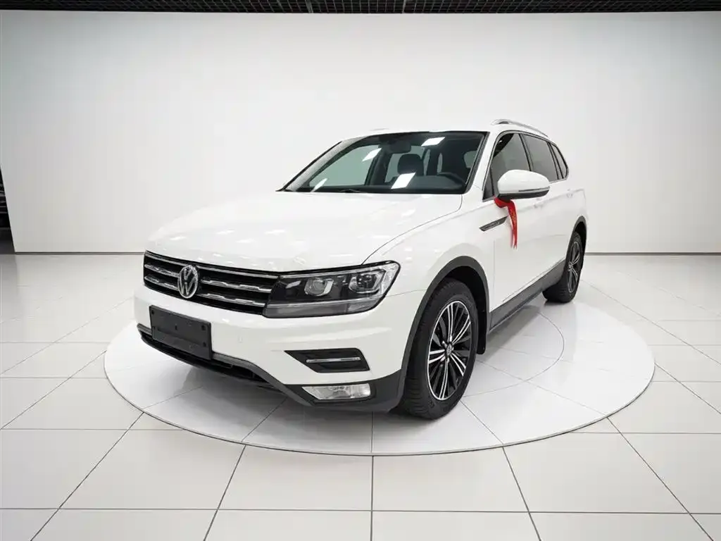Volkswagen Tiguan L — фото 1