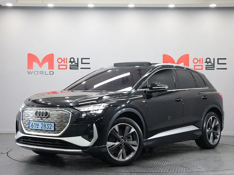 Audi Q4 e-tron — фото 1