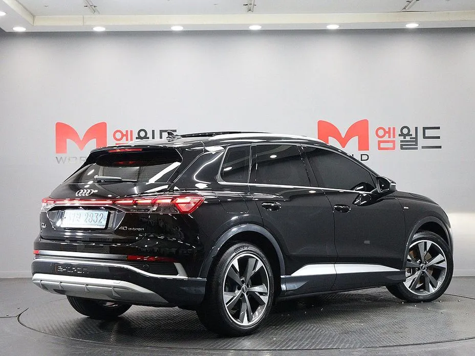 Audi Q4 e-tron — фото 2