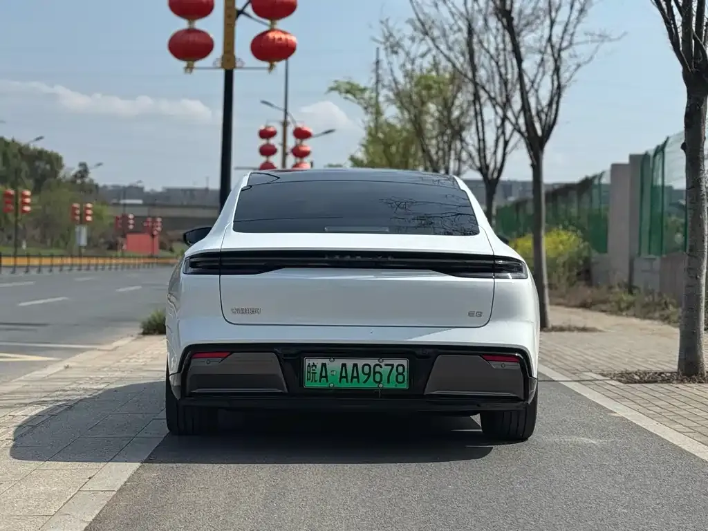 Geely Galaxy E8 — фото 3