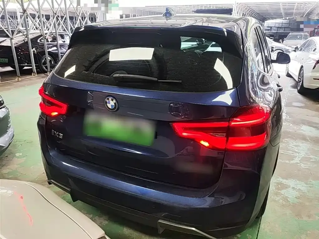 BMW iX3 — фото 9