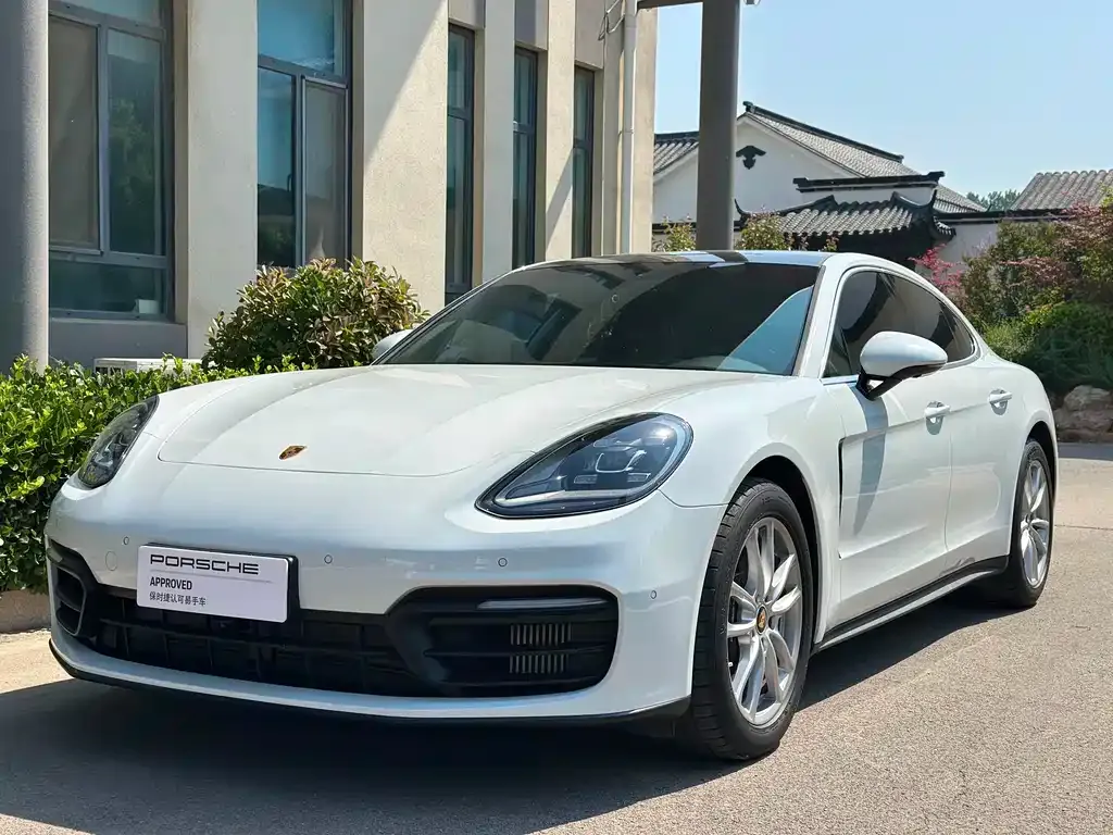Porsche Panamera — фото 1