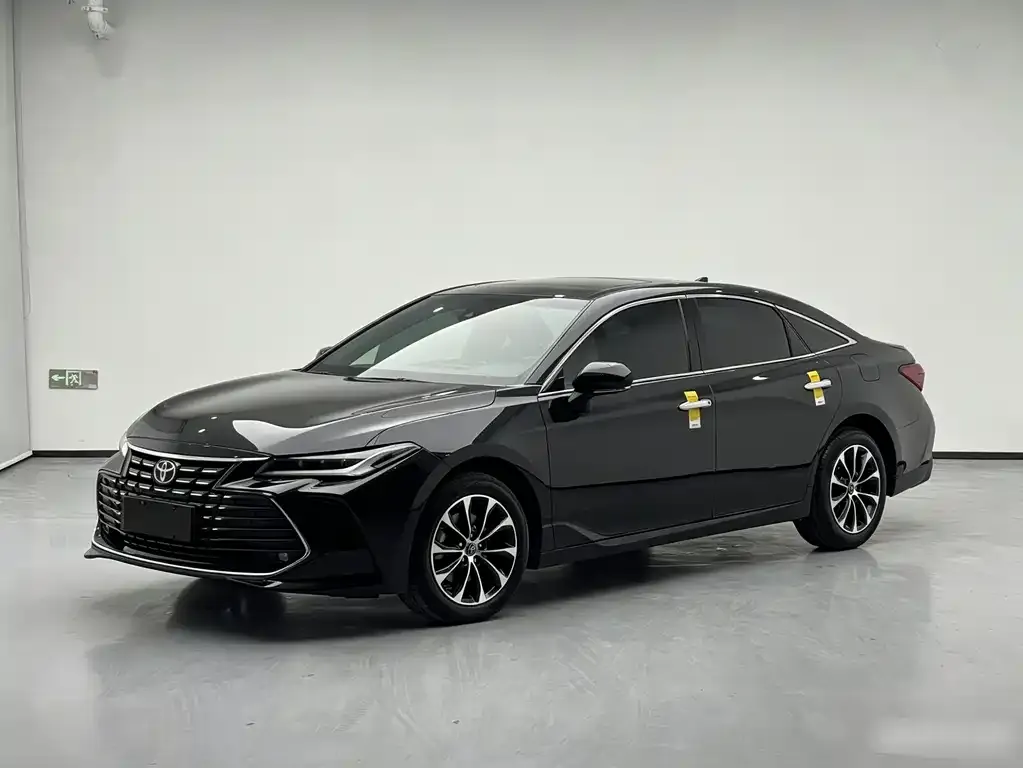 Toyota Avalon — фото 1