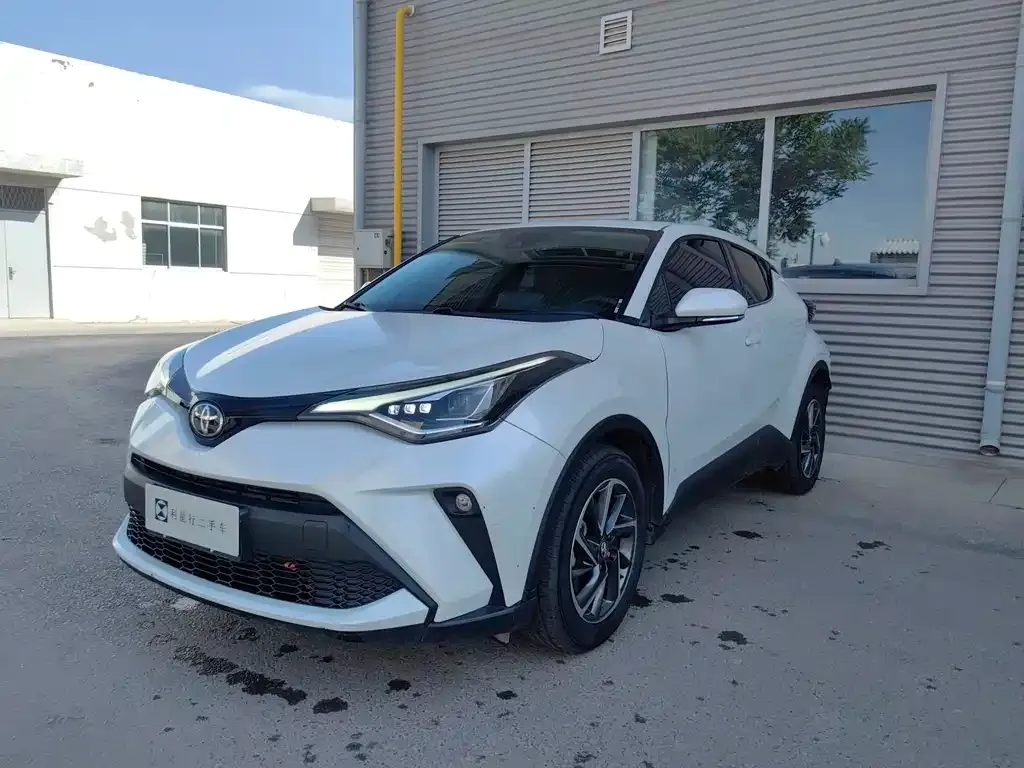 Toyota C-HR — фото 1