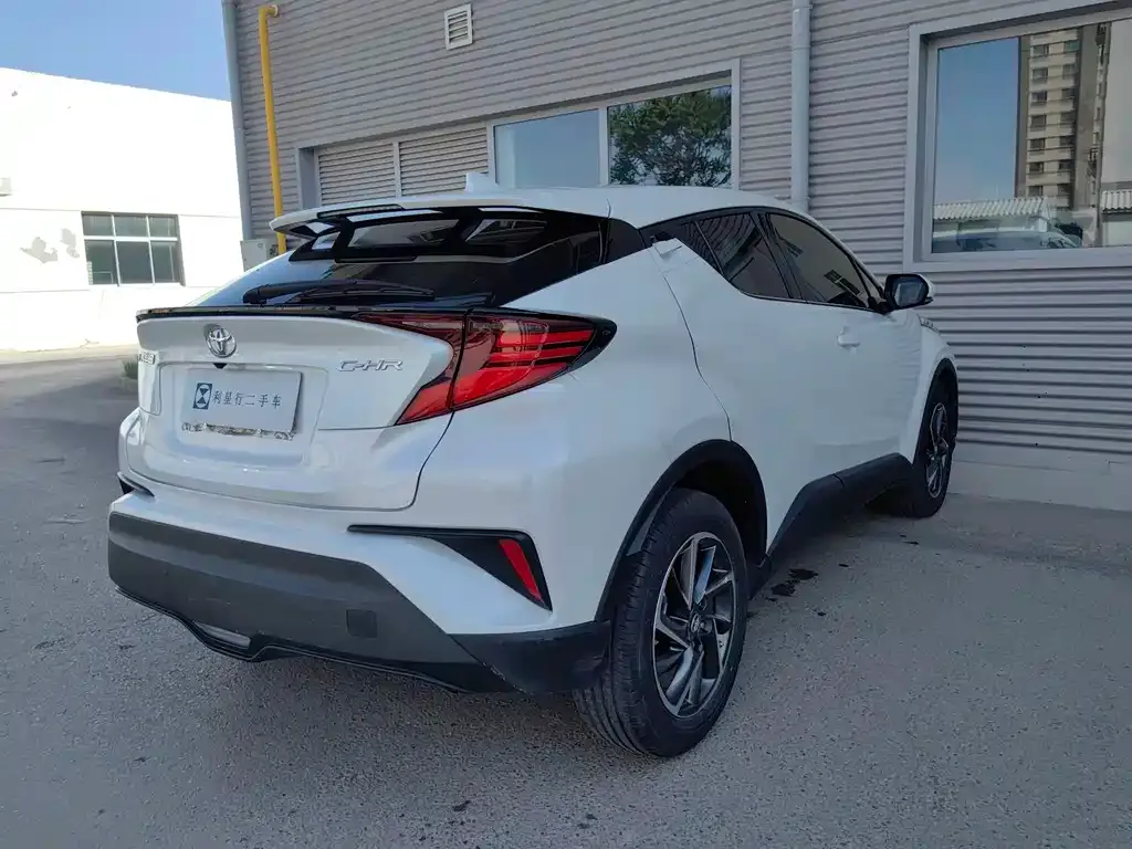 Toyota C-HR — фото 9