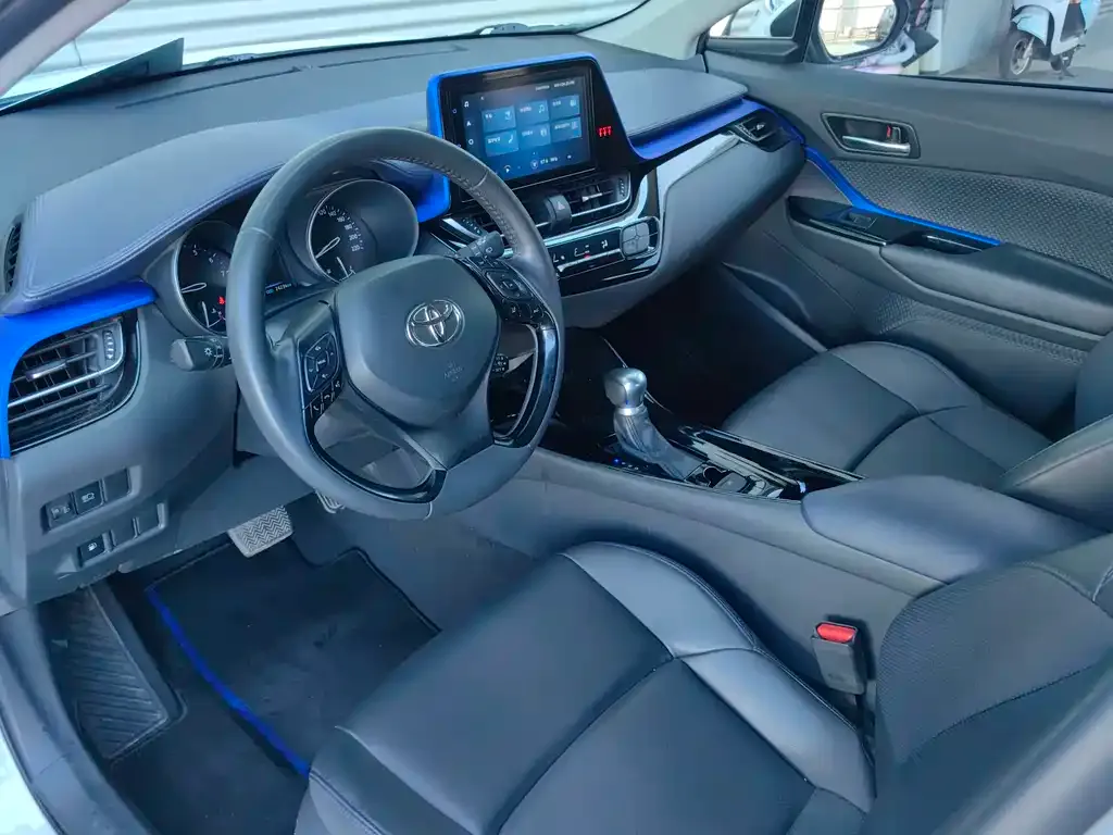 Toyota C-HR — фото 8