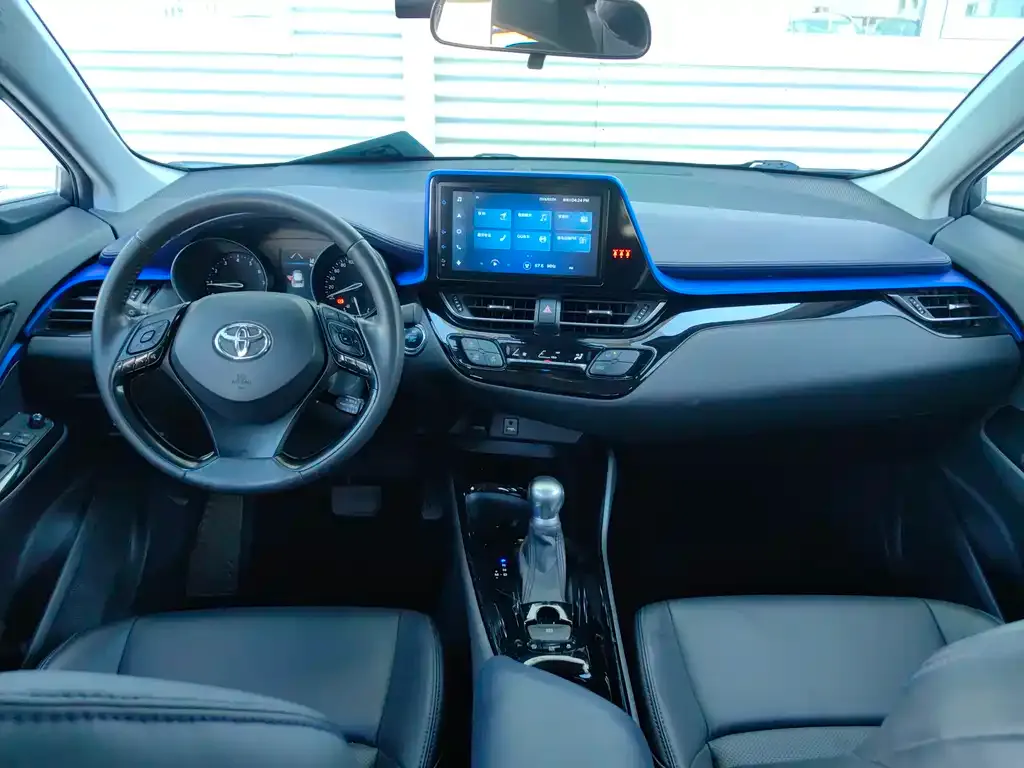 Toyota C-HR — фото 4