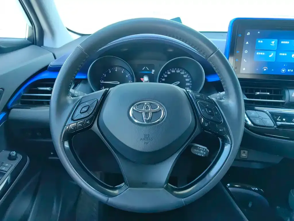 Toyota C-HR — фото 7