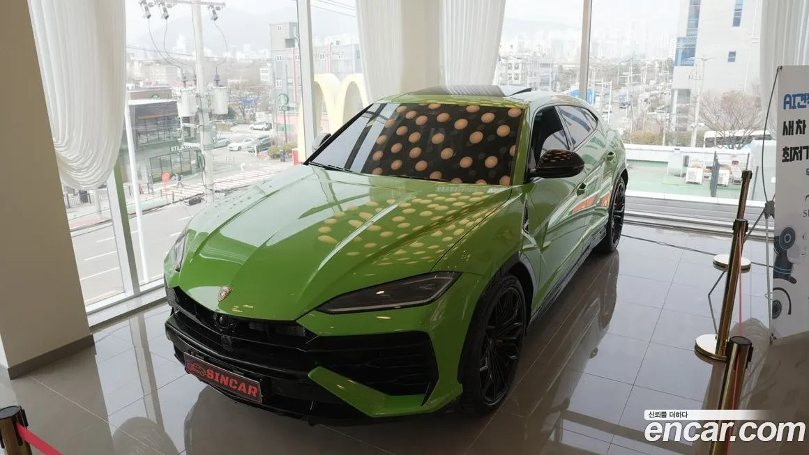 Lamborghini Urus — фото 1