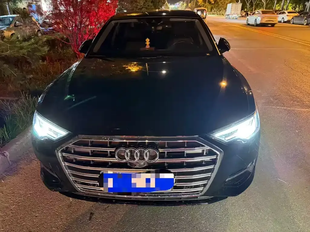Audi A6L — фото 1