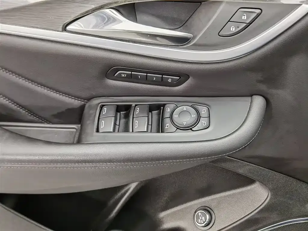 Buick Enclave — фото 9