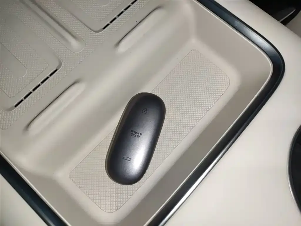 Li Auto MEGA — фото 5