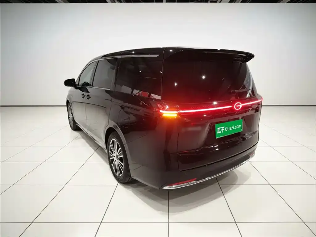 GAC Motor E8 Hybrid — фото 3