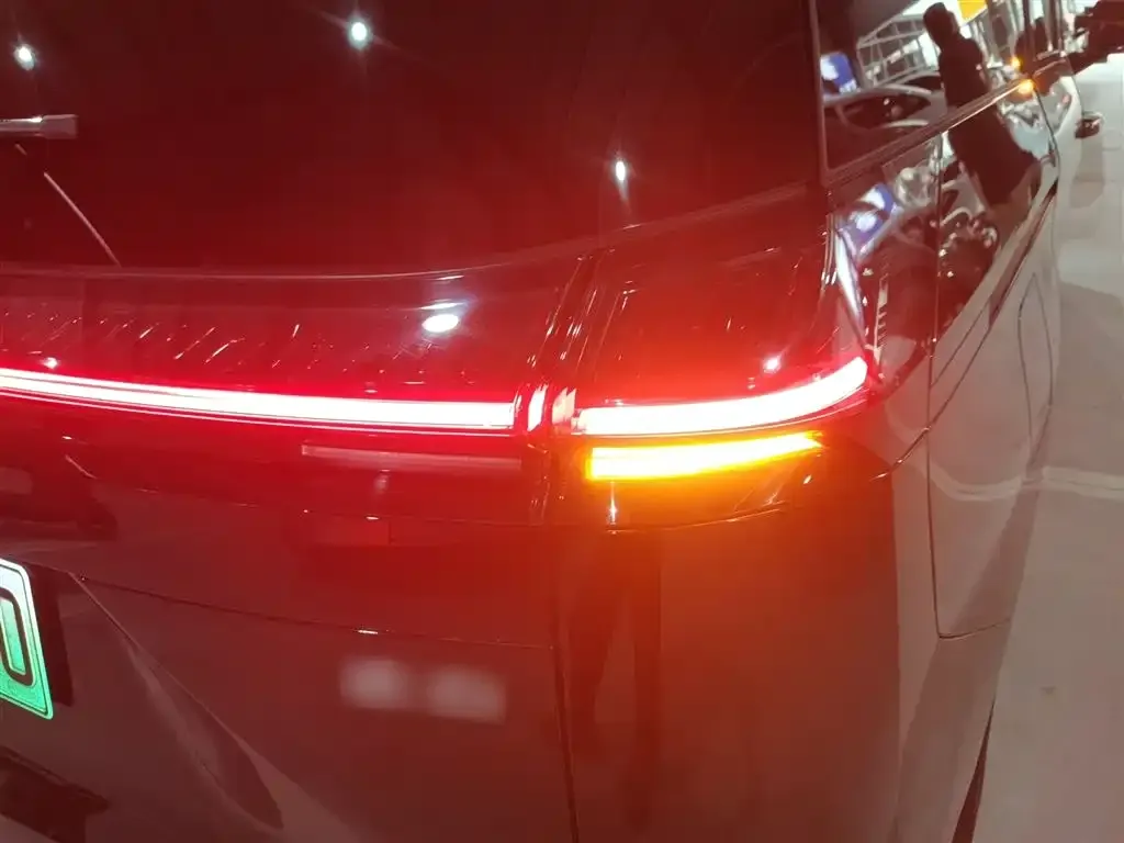 GAC Motor E8 Hybrid — фото 10
