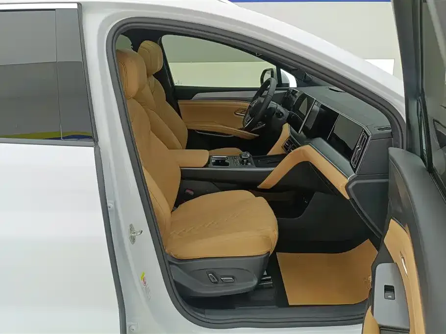 BYD L DM-i — фото 4