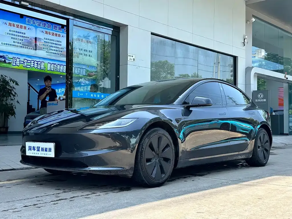 Tesla Model 3 — фото 1