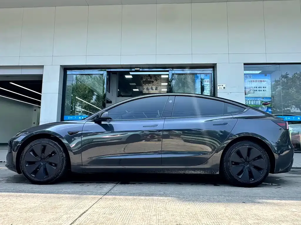 Tesla Model 3 — фото 3
