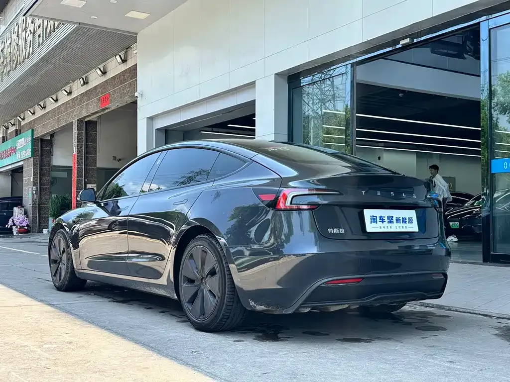 Tesla Model 3 — фото 8