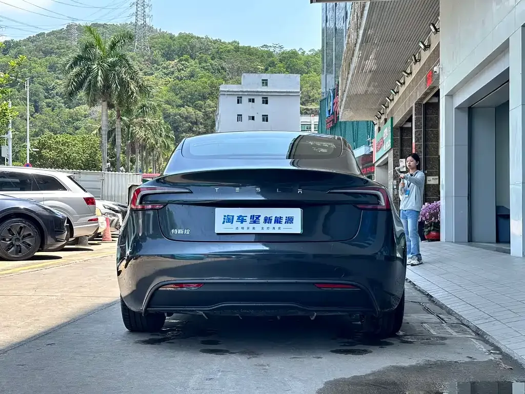 Tesla Model 3 — фото 6