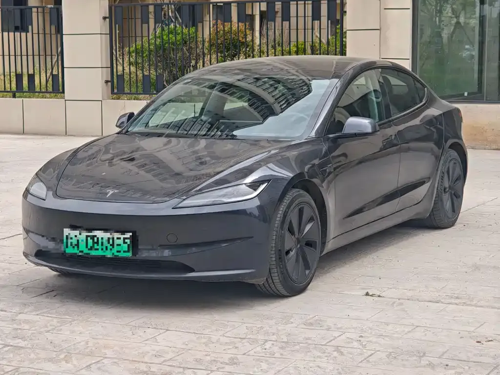 Tesla Model 3 — фото 1
