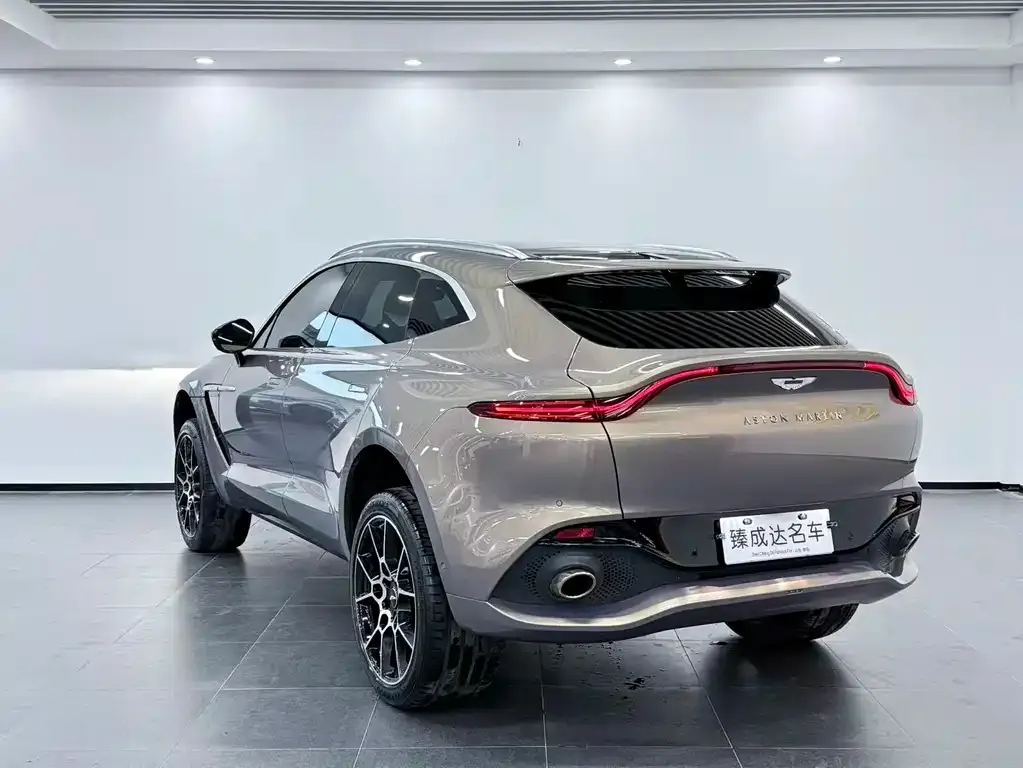 Aston Martin DBX — фото 8