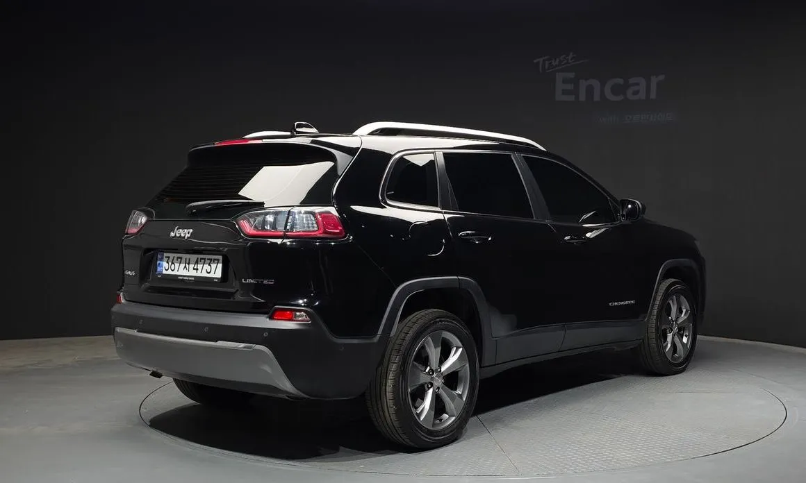Jeep Cherokee — фото 5