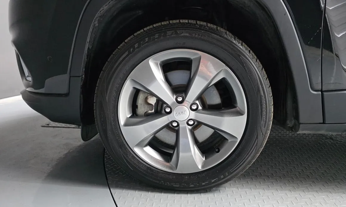 Jeep Cherokee — фото 9